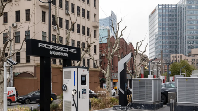 Ông lớn châu Âu đóng toàn bộ mạng lưới trạm sạc tại Trung Quốc, chuyện gì đây? 