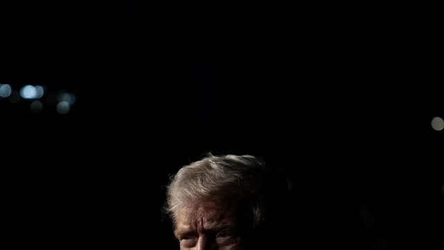 317.000 công chức rời bỏ bộ máy, thuế đối ứng không ngăn được thâm hụt thương mại: Ông Trump đã làm những gì trong năm 2025?