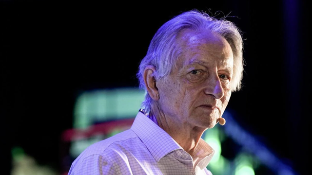 ‘Bố già AI’ Geoffrey Hinton cảnh báo AI đang tiến hóa nhanh chóng, sẽ gây ra thất nghiệp trên diện rộng