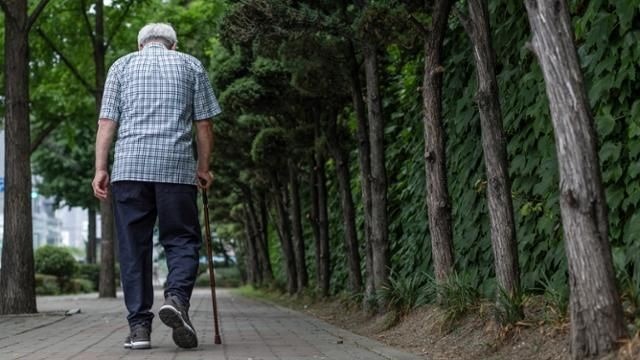 Nuôi con học, lo đám cưới xong là cạn tiền: Trung niên Hàn Quốc không dám nghỉ hưu