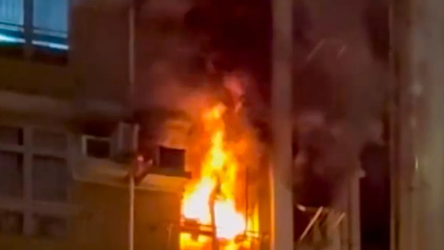 Cháy khu nhà ở nhiều tầng, hơn 300 người sơ tán khẩn cấp 