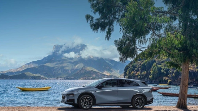 Xe hybrid có tầm hoạt động dài nhất thế giới, sạc 1 lần đi được 1.700km 