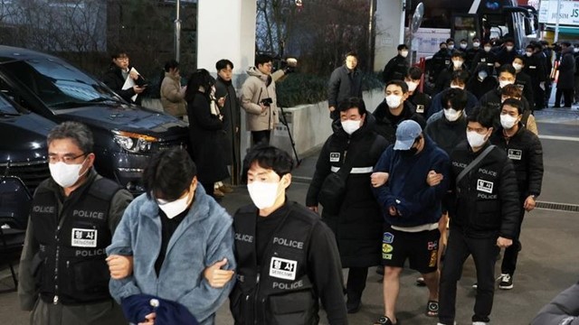 Bắt 73 nghi phạm vừa hồi hương từ Campuchia, Hàn Quốc phanh phui đường dây lừa đảo 33 triệu USD