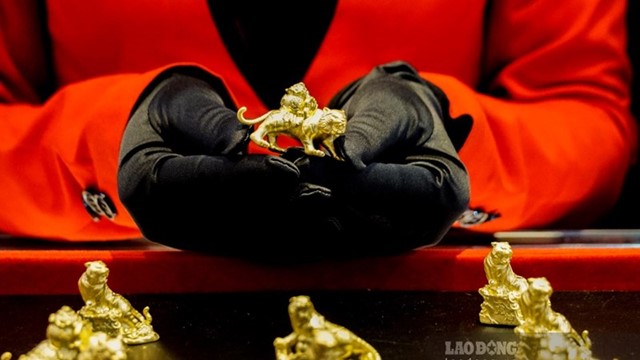 Chuyên gia dự báo bất ngờ về giá vàng, nên mua vàng miếng hay vàng nhẫn