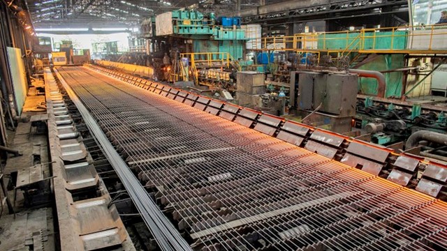 Điểm tin doanh nghiệp hôm nay (26/5): Thép Vicasa bị xử phạt, Traphaco chia cổ tức lớn, MWG tăng tốc doanh thu