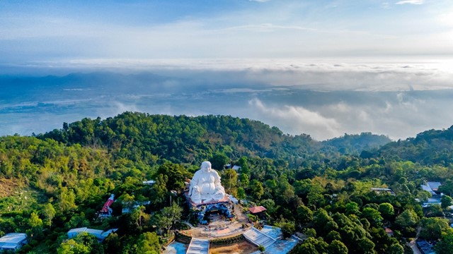 Thanh Long Water Park – Thiên đường mát lành giữa lòng núi Cấm