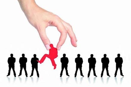 Ngành nào cắt giảm nhân sự mạnh nhất nửa đầu 2025?