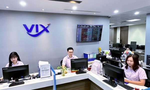 Quý III: Nhóm chứng khoán bứt phá lợi nhuận, bất động sản và thủy sản tăng tốc