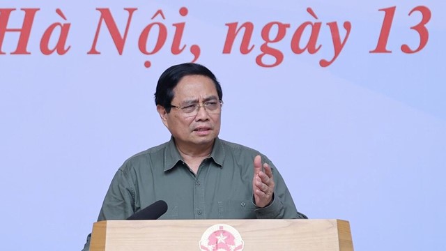 Thủ tướng: Khẩn trương xây dựng lại 1.900 nhà sập đổ, 67.000 nhà tốc mái cho đồng bào miền Trung