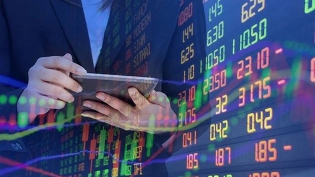 VN-Index giằng co dưới ngưỡng 1.700 điểm, nhiều công ty chứng khoán cảnh báo rủi ro rung lắc