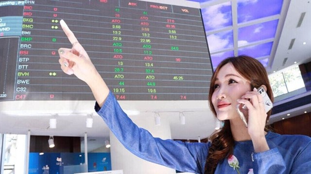 Chứng khoán phiên kết năm 2025 tăng tích cực, điểm nhấn nhóm Vingroup cùng ngân hàng