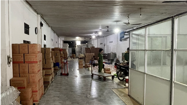 Chân dung Công ty sản xuất hàng nghìn chai tương ớt, nước chấm giả