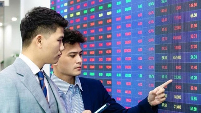 Xuất hiện cổ phiếu tăng gần 200% trong nửa năm, nhóm cổ đông liên quan lãnh đạo lập tức hành động