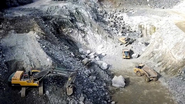 Các 'ông lớn' khai khoáng Trung Quốc đổ vốn vào Zimbabwe bất chấp giá lithium giảm 90%