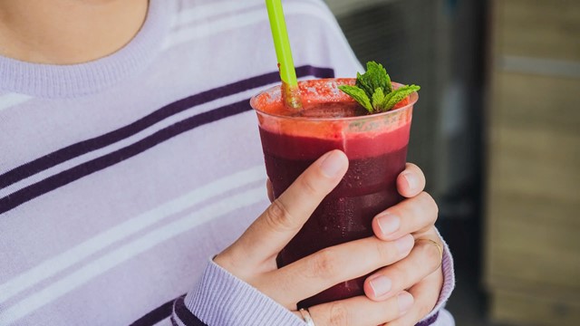 5 loại đồ uống sẵn có ở Việt Nam giúp duy trì huyết áp ổn định, phòng ngừa đột quỵ hiệu quả