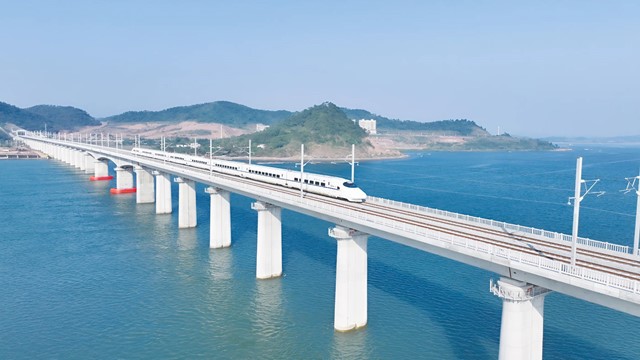 Tuyến đường sắt cao tốc đầu tiên của Trung Quốc kết nối trực tiếp tới biên giới Việt - Trung: Trải dài 47km, trị giá 22.000 tỷ, tương lai nâng cấp tốc độ lên 250km/h