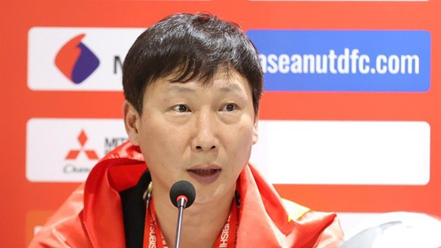 HLV Kim Sang-sik: Tuyển Việt Nam có tiềm năng dự World Cup 2030, mong có cầu thủ thi đấu cho MU