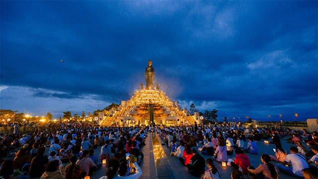 Cảnh tượng có 1 không 2 ở ngọn núi thiêng cao nhất miền Nam