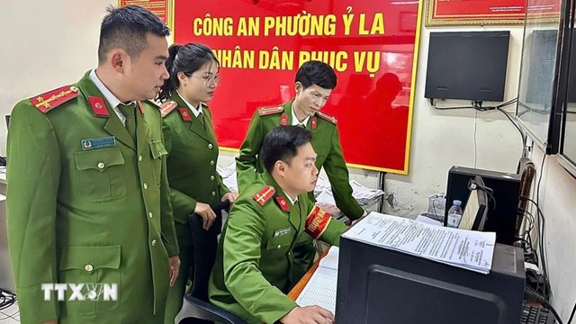 Từ bây giờ, Công an xã có quyền giải quyết 35 thủ tục hành chính, dịch vụ công trực tuyến này