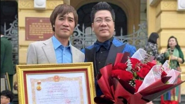NSND là Tiến sĩ, Phó Giám đốc Nhạc viện, gia đình hiếm hoi có hai anh em trai đều là NSND