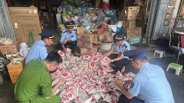 Ngăn chặn thành công hàng trăm kg mì chính nghi giả thương hiệu AJINOMOTO trước khi được đưa ra thị trường