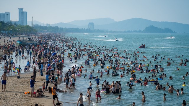 Tỉnh rộng nhất Việt Nam thu gần 2.000 tỷ đồng, thắng lớn nhờ bãi biển hot nhất nhì miền Trung