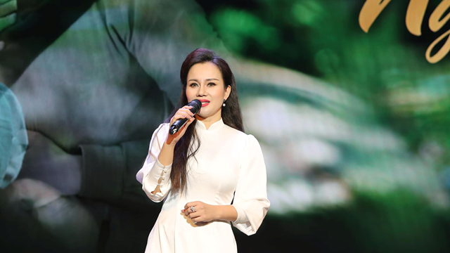 NSND là Trung tá quân đội, được mệnh danh ‘giọng ca vàng của thành phố Cảng’: Nhiều năm chưa từng đón Giao thừa ở nhà, hôn nhân kín tiếng, hạnh phúc với chồng Thượng tá