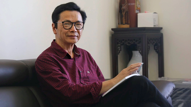 Nam NSND được khán giả gọi là ‘Ông bố quốc dân’, cuộc sống tuổi 64 hạnh phúc viên mãn, bình dị bên bà xã xinh đẹp, kém 10 tuổi