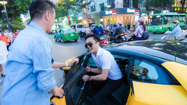 Tay chơi siêu xe nổi tiếng nhất Việt Nam, có mẹ là 'người đàn bà thép' của ngành BĐS nhưng cuộc sống không hào nhoáng như tin đồn