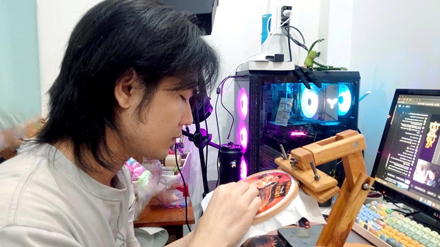 Chàng trai Buôn Mê Thuột bỏ làm văn phòng, nay thu nhập 8 con số nhờ 'công việc bị nói chỉ dành cho con gái'