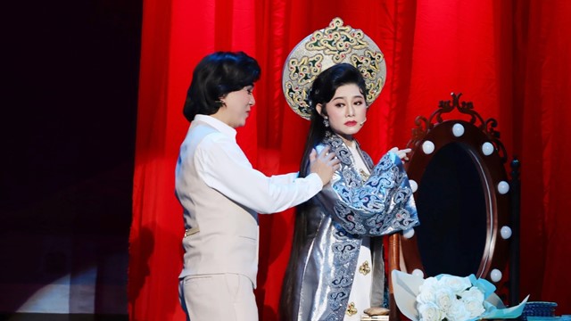 NSND là đại biểu Hội đồng Nhân dân TP. Hồ Chí Minh hai nhiệm kỳ liên tiếp, thuộc thế hệ thứ 6 của gia tộc danh giá bậc nhất