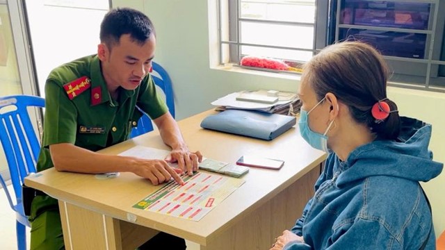 Chị T. đến tiệm vàng để nhận hàng của 'quân nhân Mỹ', chủ tiệm lập tức báo công an, được đề nghị khen thưởng