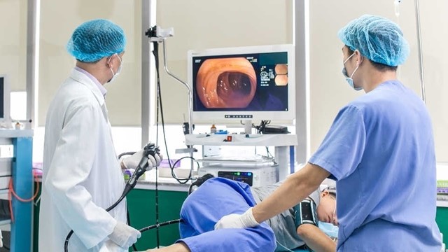 Bác sĩ bệnh viện Bạch Mai cảnh báo loại ung thư đang trở thành ‘cơn ác mộng’ tại Việt Nam vì gia tăng chóng mặt, ngày càng trẻ hóa