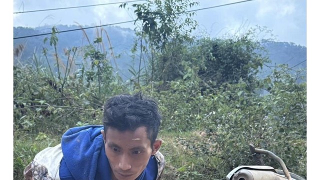 Công an truy nóng, bắt đối tượng sinh năm 2001 liều lĩnh mang xăng cướp ngân hàng chỉ sau 1 giờ gây án