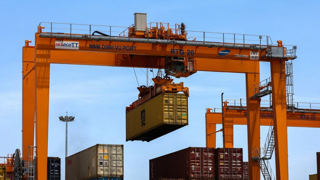 Mỹ - Trung 'đình chiến': Nhu cầu vận chuyển bùng nổ, giá cước container xuyên Thái Bình Dương tăng vọt