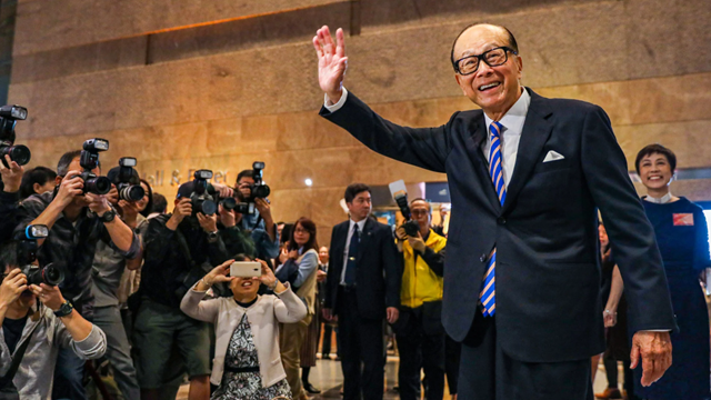 Tỷ phú Lý Gia Thành mắc kẹt giữa hai siêu cường, giới đầu tư Hồng Kông 'ngồi trên đống lửa'