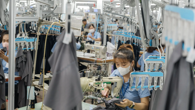Chuỗi cung ứng Trung Quốc rạn nứt, Việt Nam nổi lên như cứ điểm sản xuất mới của thế giới