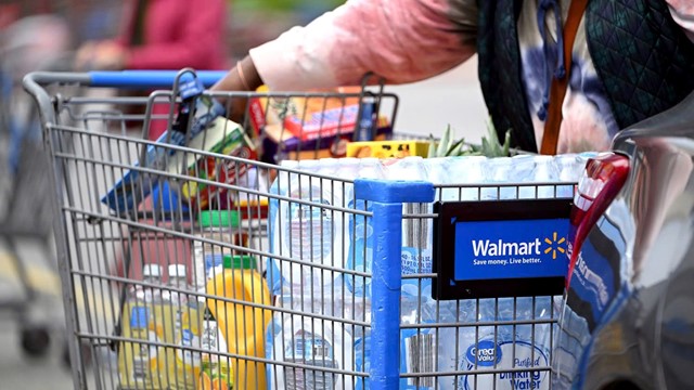 Ông Trump cảnh báo siêu thị lớn nhất nước Mỹ: Đừng đổ lỗi cho thuế quan để tăng giá bán!