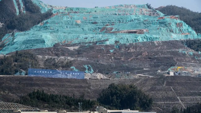 Trung Quốc 'cày nát' mỏ lithium 'nghèo': Rác thải ngập núi, giá giảm 90% vẫn khai thác