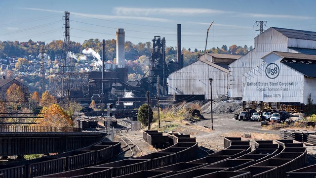 Một thương vụ, hơn 70.000 việc làm và 14 tỷ USD: Thép Mỹ đổi chủ trong vỏ bọc ‘hợp tác’?