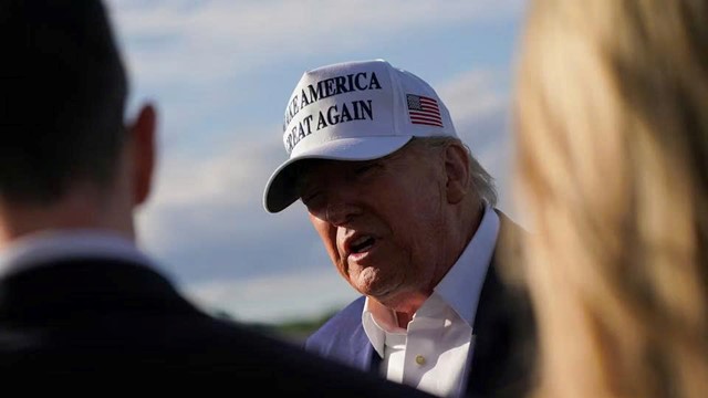 Ông Trump ‘dội gáo nước lạnh’ lên ngành dệt may: ‘Mỹ làm xe tăng, không làm áo thun!’