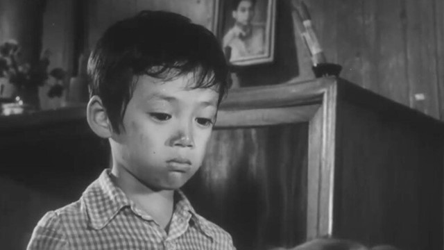 Cậu bé 8 tuổi đã đóng phim Việt được CNN bình chọn là một trong những phim xuất sắc nhất mọi thời đại, giờ là đạo diễn nổi tiếng, đoạt Cánh Diều Vàng