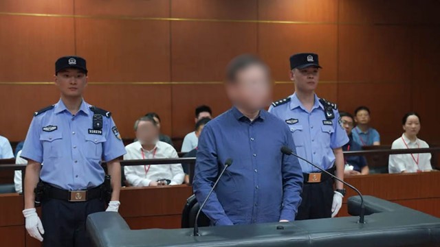 Phạt 12 năm tù kế toán dùng 205 tỷ mua 6 xe Porsche cùng hàng loạt bất động sản