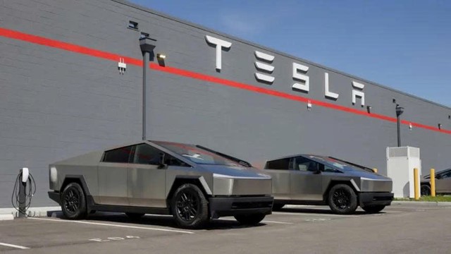 Cybertruck chưa chạy đã xuống cấp: Khách hàng tố Tesla bán xe mới nhưng đã phơi mưa phơi nắng ngoài bãi suốt 4 tháng trời