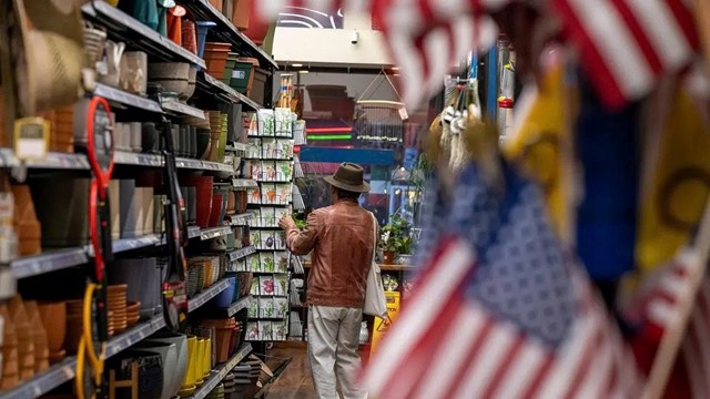 Kinh tế Mỹ 'ngấm đòn' thuế quan: GDP quý I bất ngờ tăng trưởng âm, doanh nghiệp hoảng loạn gom hàng