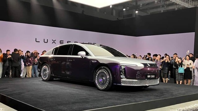 Huawei tung xe điện giá hơn 1 triệu tệ, đặt mục tiêu đánh bại Mercedes-Benz ở thị trường tỷ dân