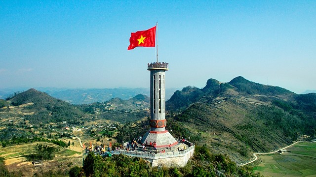 Cột cờ nơi địa đầu Tổ quốc sẽ tạm dừng đón khách 