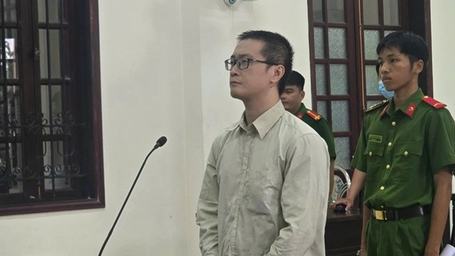 Tuyên phạt Trần Minh Hoàng 3 năm 6 tháng tù vì đánh bạn gái cũ  