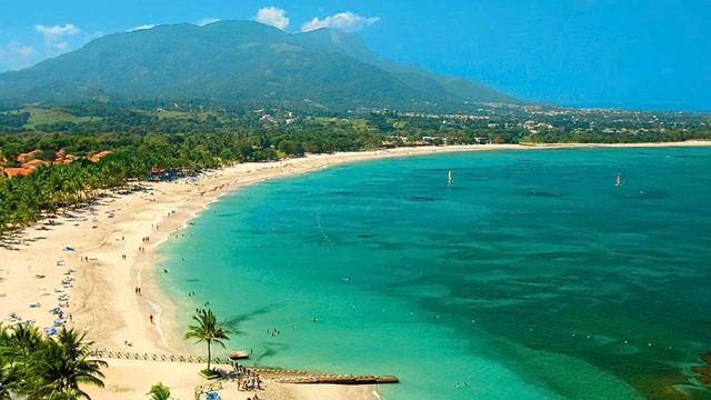 Ban lệnh đóng cửa một bãi biển nổi tiếng vì có vi khuẩn gây nhiễm trùng, chính quyền vào cuộc khẩn cấp