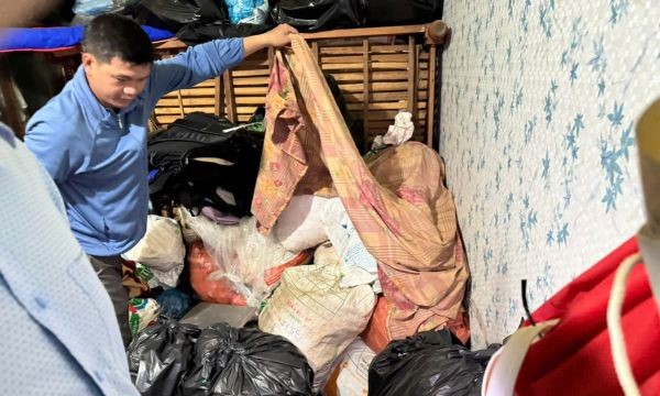 Khám xét khẩn cấp, bắt Trương Thị Bé